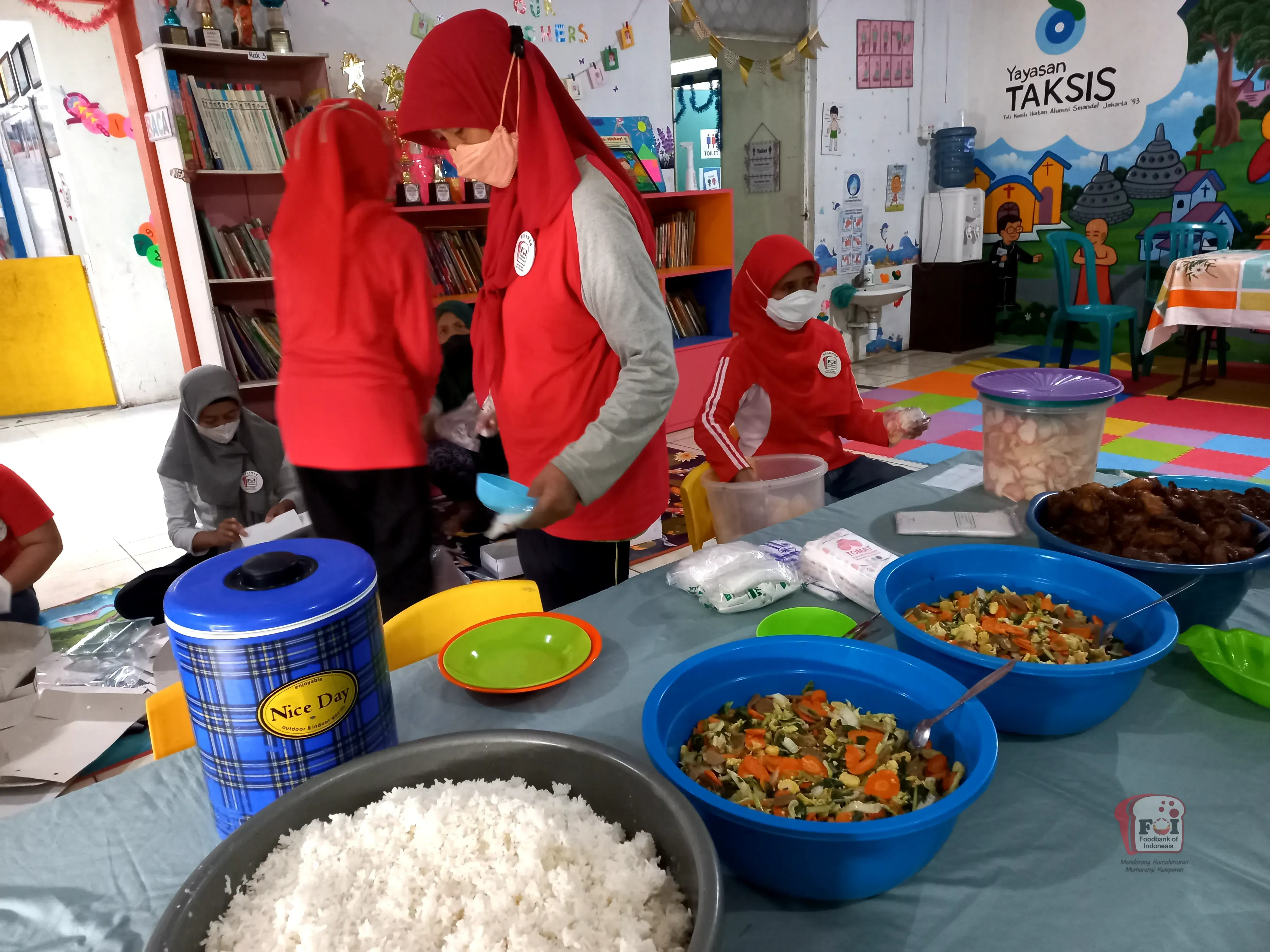 Dokumentasi program Dapur Pangan FOI